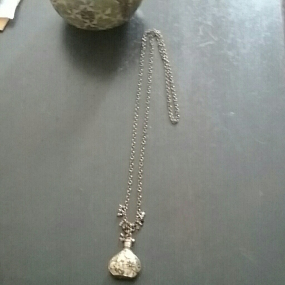 Jewelry - Picture 4 of 5